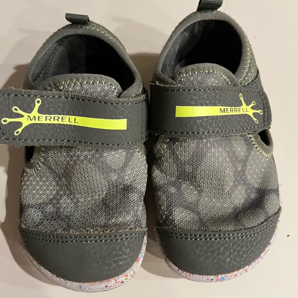 Toddler Merrell base steps water shoes 6 EUC